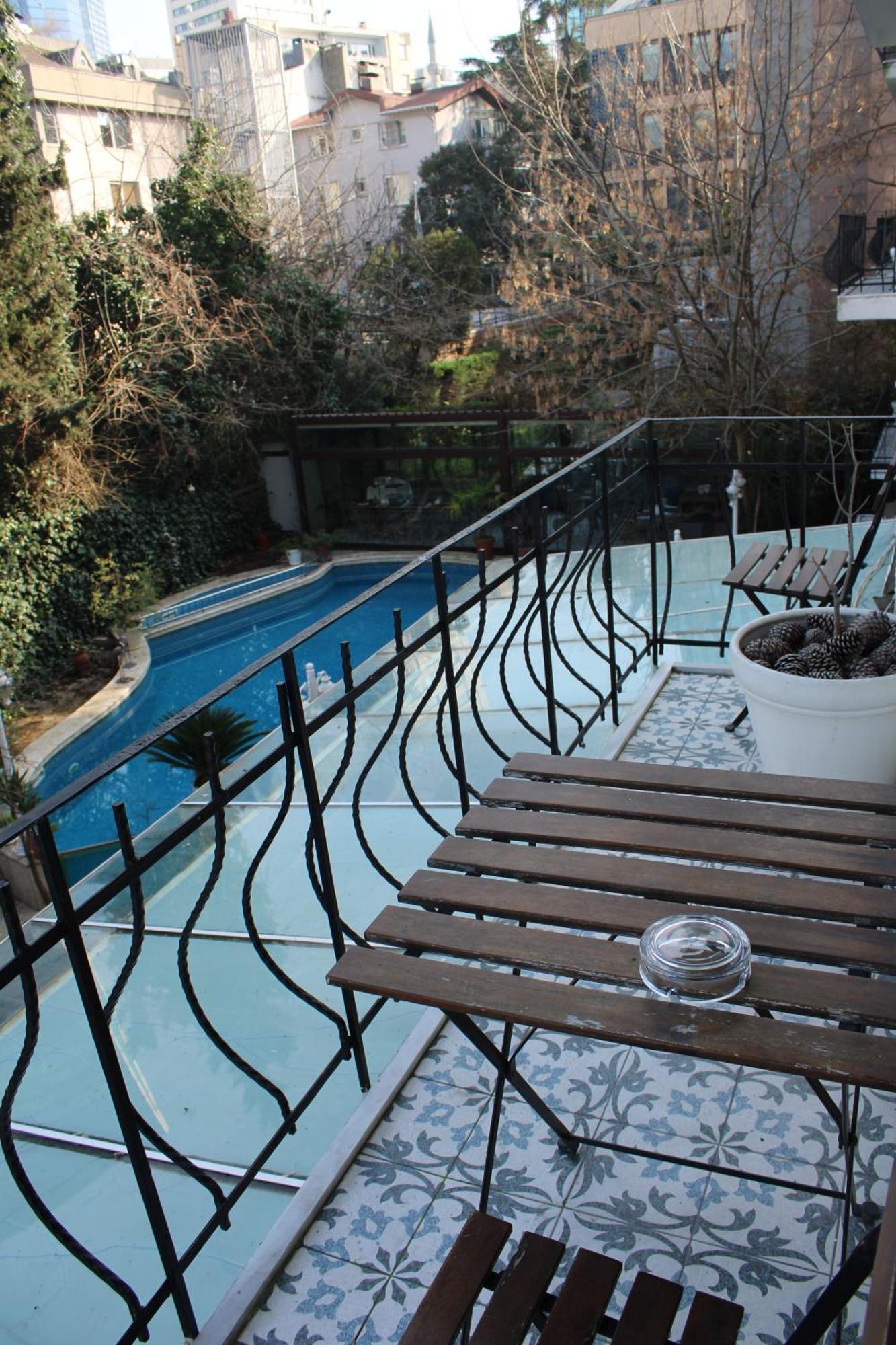 Blanche & Garden Pool מלון 3*