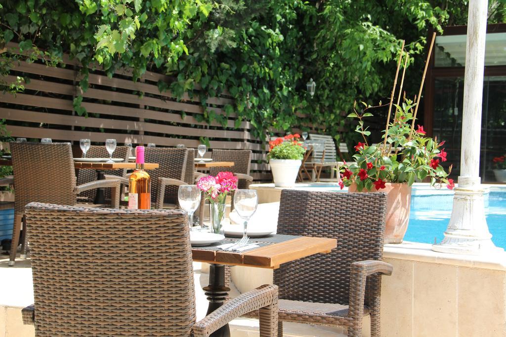 מלון Blanche & Garden Pool