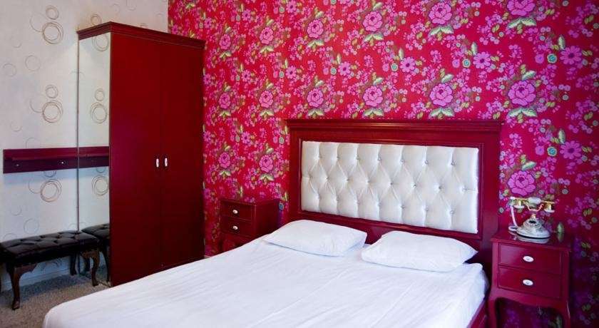 מלון Blanche & Garden Pool 3*