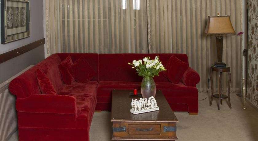 Blanche & Garden Pool מלון 3*